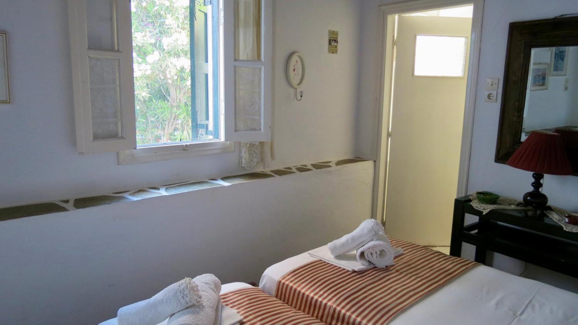 Fanivevisgarden Hotel Folegandros Town ภายนอก รูปภาพ