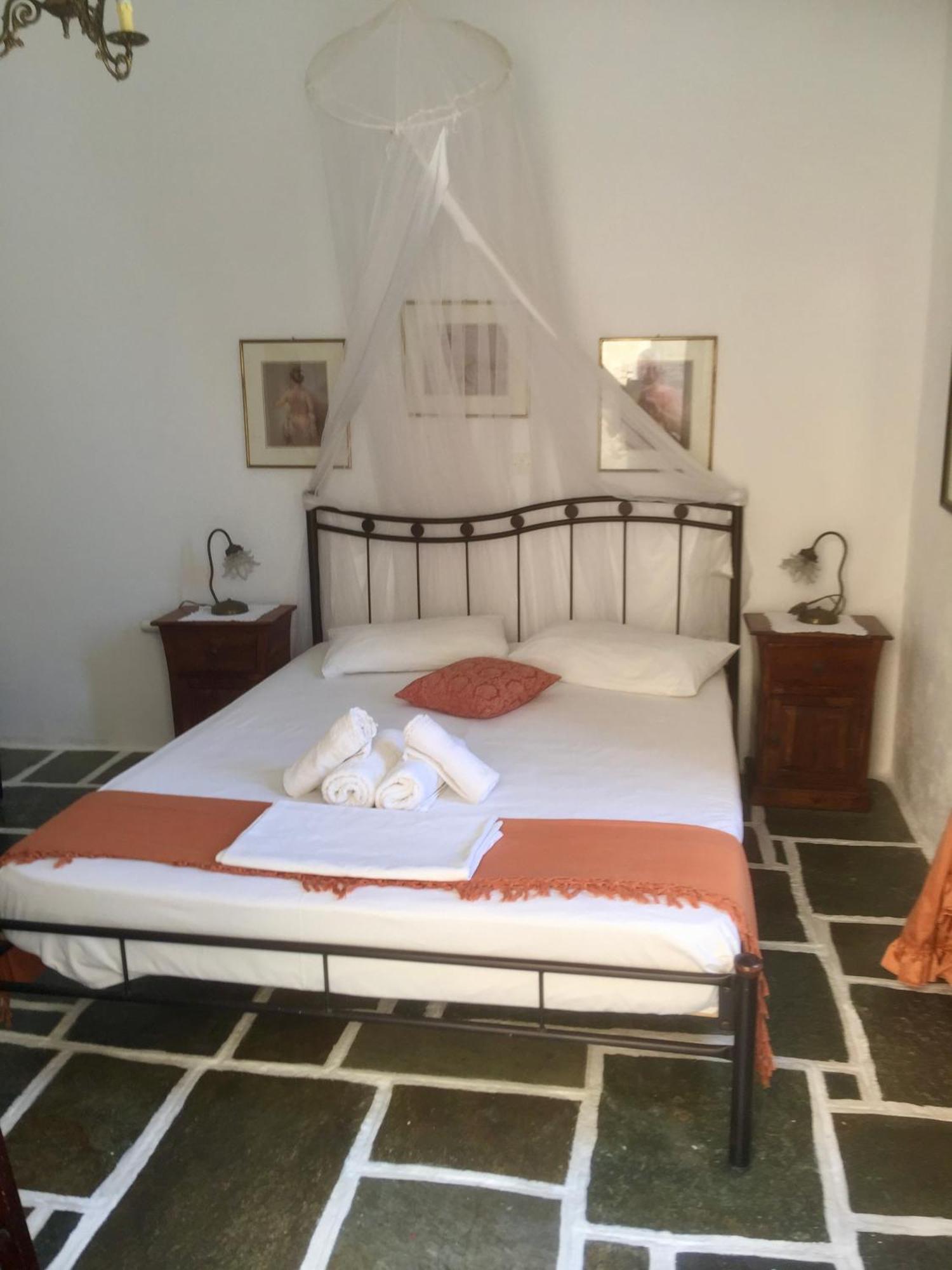 Fanivevisgarden Hotel Folegandros Town ภายนอก รูปภาพ