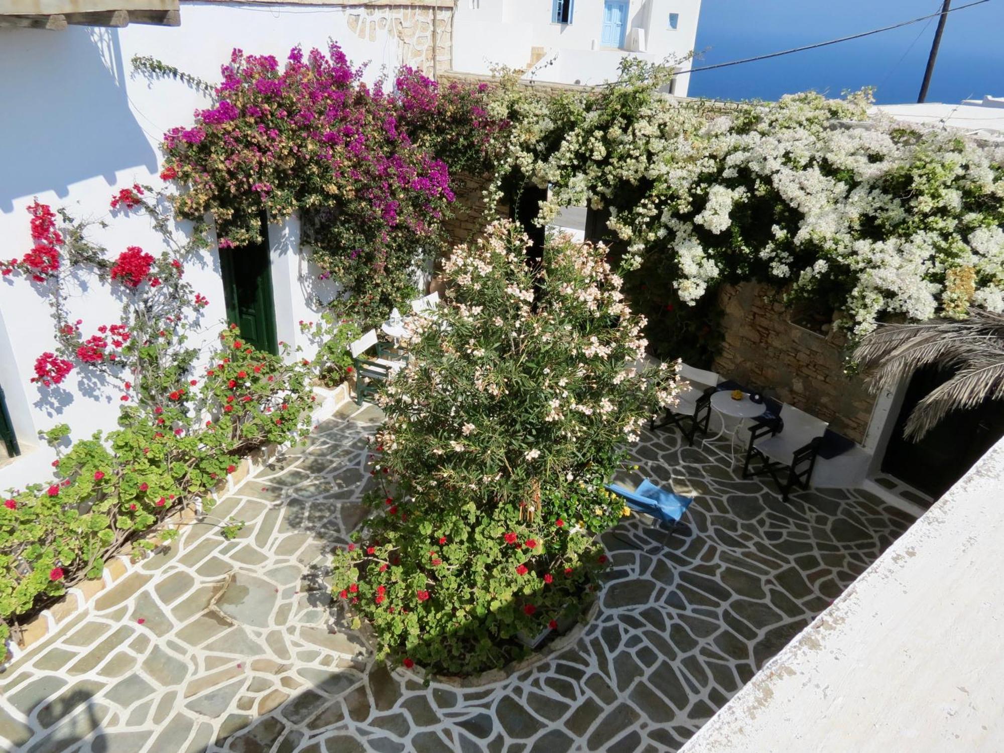Fanivevisgarden Hotel Folegandros Town ภายนอก รูปภาพ
